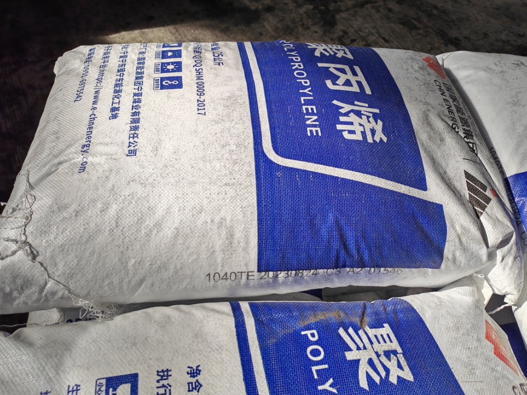Stacked-CHN-Energy-1040TE-PP-resin-sacks-side-view